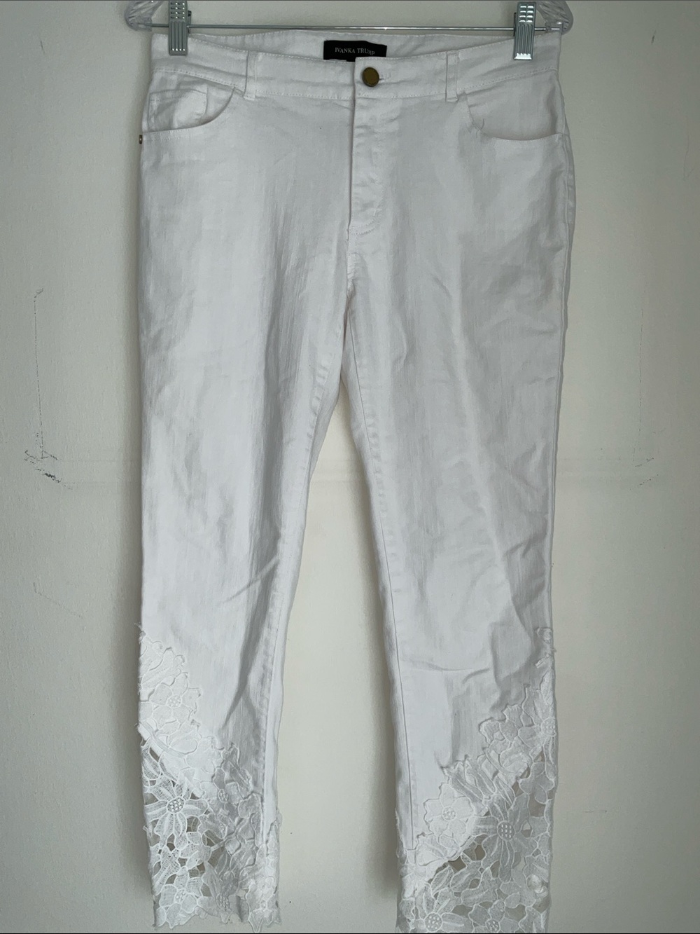IVANKA TRUMP SLIM WHITE JEANS BEAUTIFUL LACE APPLIQUÉ SIZE 4